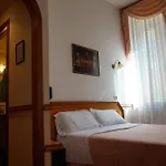 Green Hotel ローマ