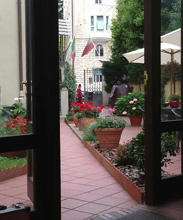 Отель Green Hotel 2*
