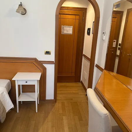 Hotel Green Hotel 2*