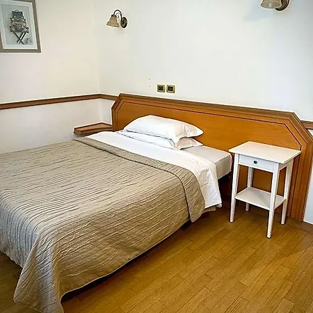Green Hotel