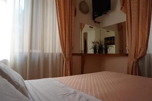 מלון Green Hotel 2*