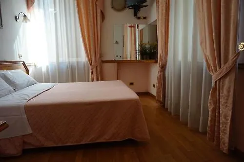 מלון Green Hotel