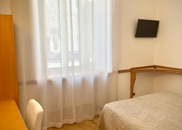 Green Hotel 2* רומא