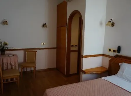 Green Hotel 2*